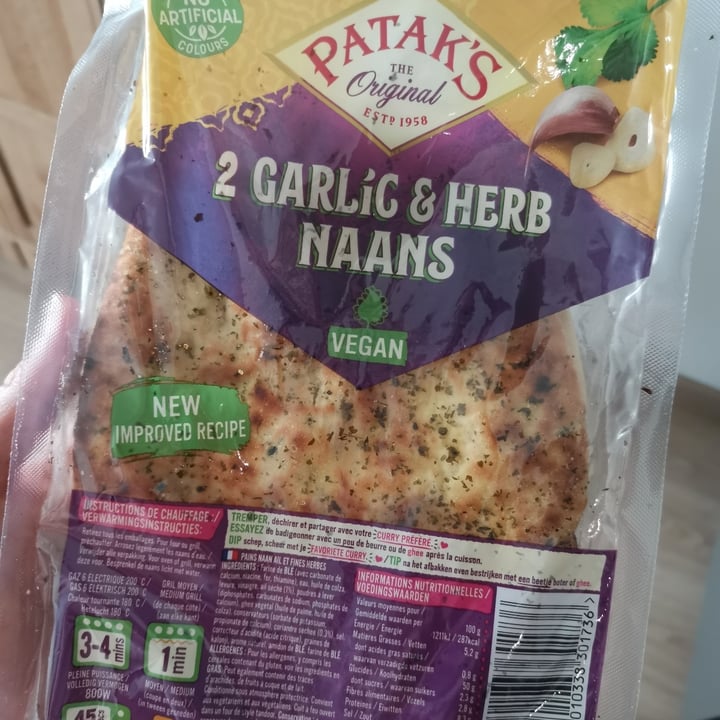 photo of Patak's garlic & herb naan shared by @nikkibasson on  27 Jun 2023 - review