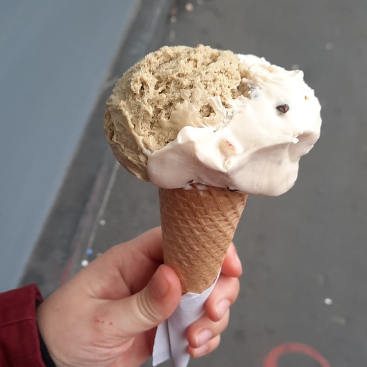 photo of Gelato Giusto Cono Arachide, Caramello E Cioccolato + Crema Bianca shared by @genny20 on  28 Feb 2023 - review