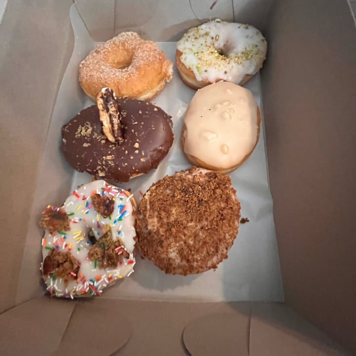 photo of bloomer's Bayview Village Doughnuts shared by @zoeyv on  29 May 2023 - review