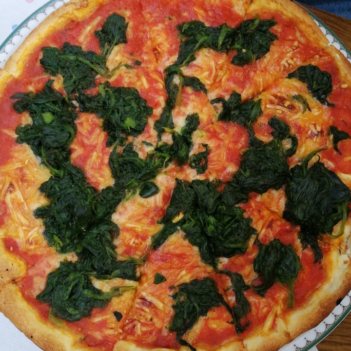 photo of Pizzeria Dorfschänke vegan pizza spinach shared by @chauvick on  14 Aug 2023 - review
