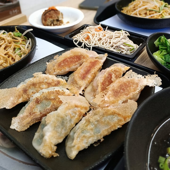 photo of 芳珍蔬食-南屯大墩店 韓式辣味煎餃 Korean Kimchi Pan-Fried Dumplings shared by @stanleyxu94 on  30 Jun 2023 - review
