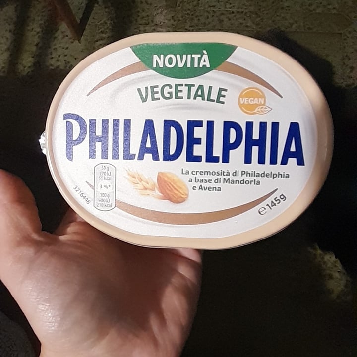 photo of Kraft Philadelphia Plant Based Cream Cheese shared by @carlottamar on  13 Jul 2023 - review