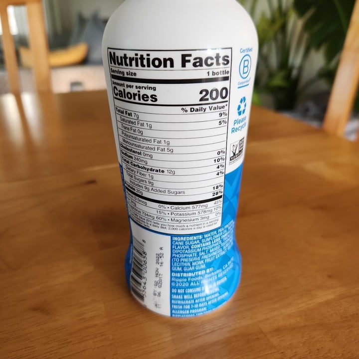 photo of Ripple Foods Vanilla Plant-Based Protein shake shared by @adamcoleman on  25 Apr 2023 - review