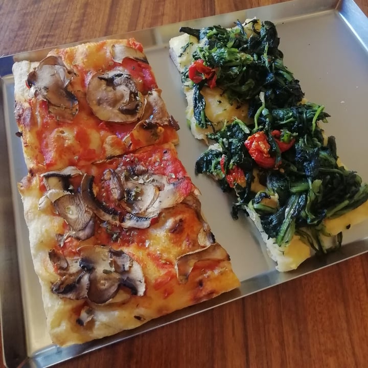 photo of Granocielo Pizza crema di ceci cicoria datterini/rossa con funghi shared by @giuliafelici on  13 Feb 2023 - review