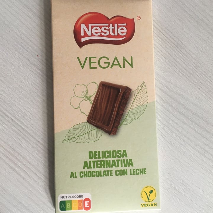 photo of Nestlé chocolate con leche shared by @richiraven on  30 Dec 2022 - review