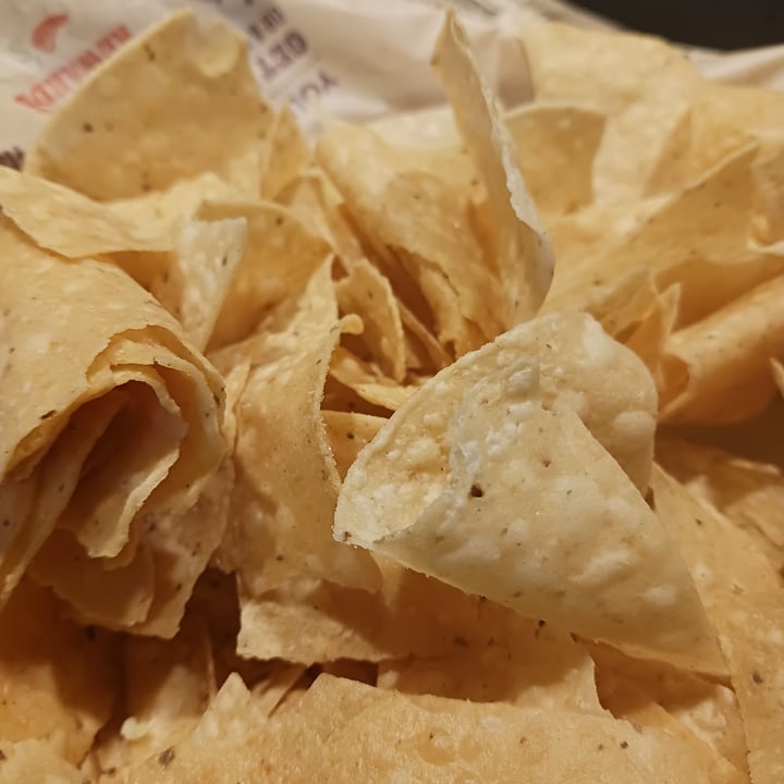 photo of Chili's Grill & Bar Tortilla Chips shared by @heartartichokehearts on  15 Mar 2023 - review
