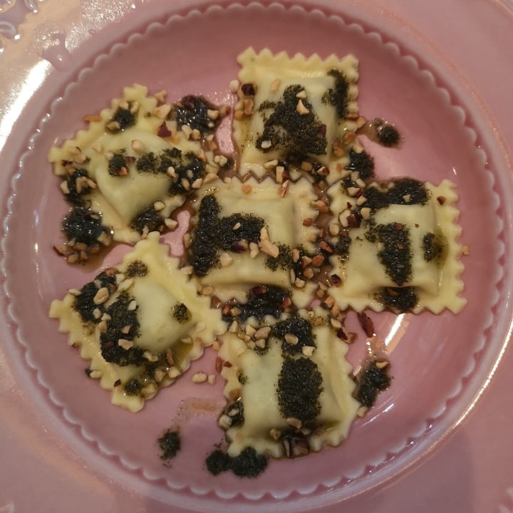 photo of Il Magazzino delle Scope ravioli ripieni di borraggine con pesto di salvia shared by @elenadamimato on  16 Apr 2023 - review