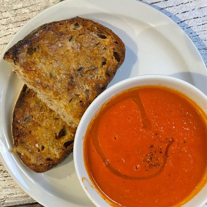 photo of Innocent Yesterday roasted tomato bisque soup shared by @veganfoodcrazy on  28 Apr 2023 - review