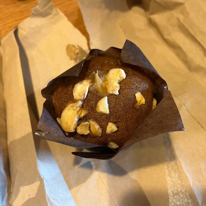 photo of Starbucks Coffee banana caramel muffin shared by @ameriamber on  09 Feb 2023 - review