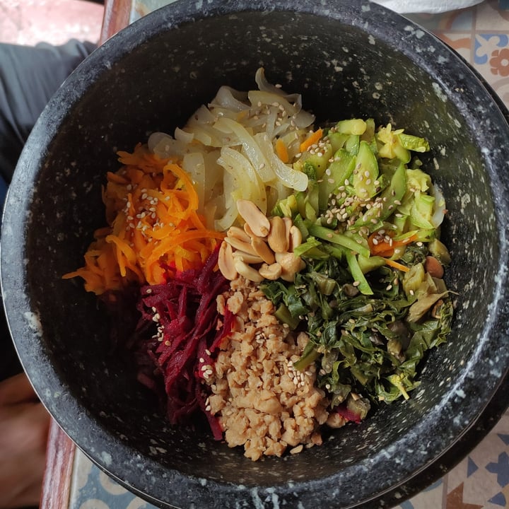 photo of Loving Hut Vegan Bibimbap shared by @catafdezc on  20 Mar 2023 - review