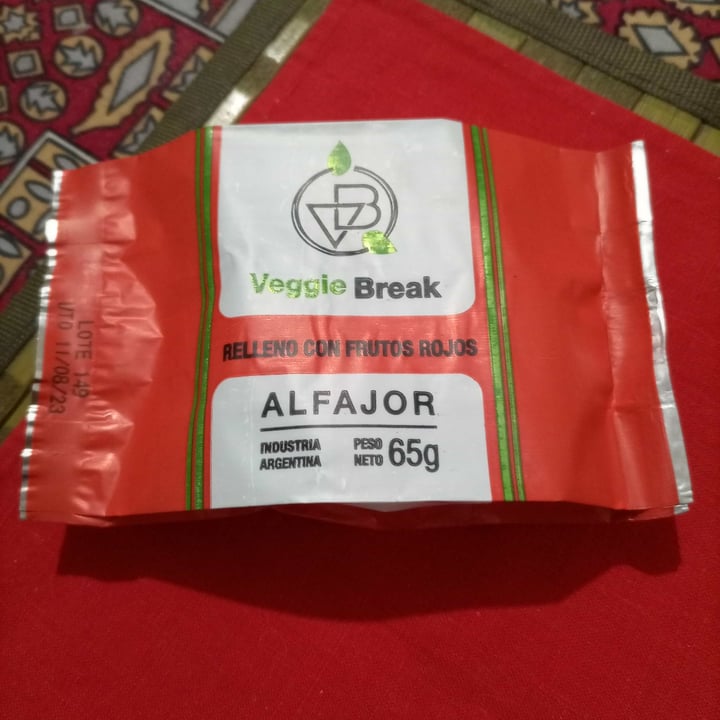 photo of Veggie Break Alfajor Vegano Relleno De Frutos Rojos shared by @abbyvegan on  31 Jul 2023 - review