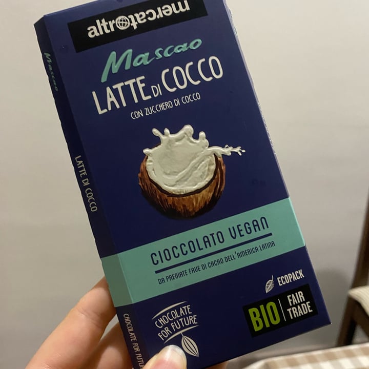 photo of Altro mercato cioccolato al latte di cocco shared by @itsaleveg on  23 Dec 2022 - review