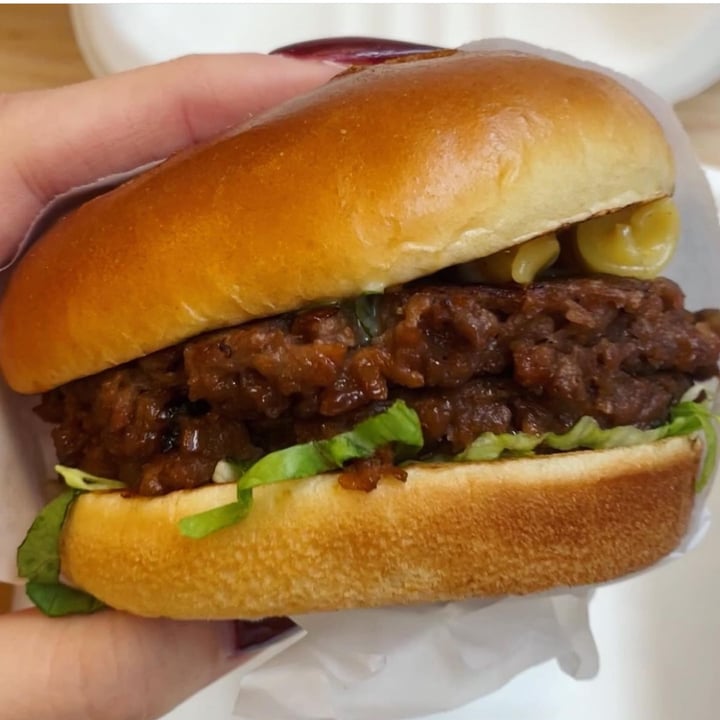 photo of Veggie Grill double BBQ Mac Burger shared by @veganelizabeth on  12 May 2023 - review