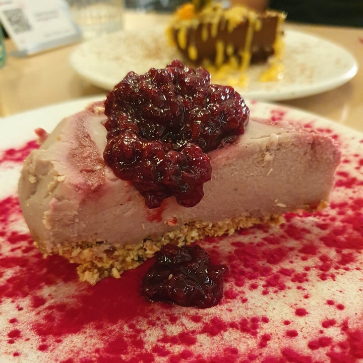 photo of Stem + Glory London Raw Raspberry Cheese Cake shared by @limespickmeup on  12 Feb 2023 - review