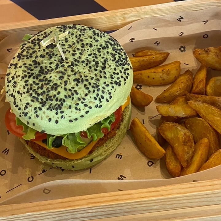 photo of Flower Burger Jungle Burger shared by @mariaforesti on  19 Jan 2023 - review