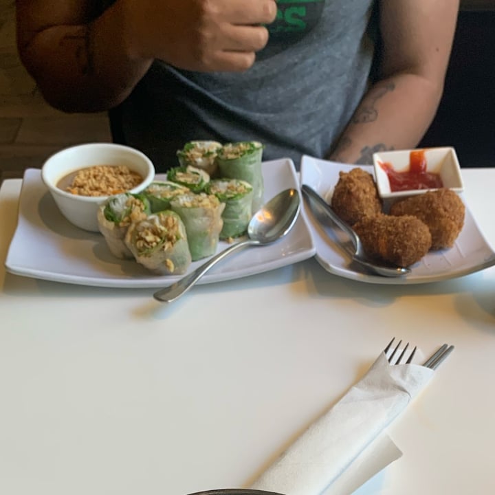 photo of Golden Era Spring rolls shared by @refreshingchicken09 on  17 Jul 2023 - review