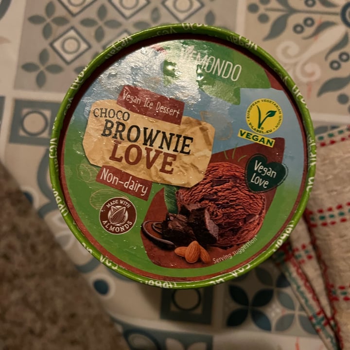 photo of Vemondo chocolate brownie ice cream shared by @dinolau97 on  25 Jan 2023 - review