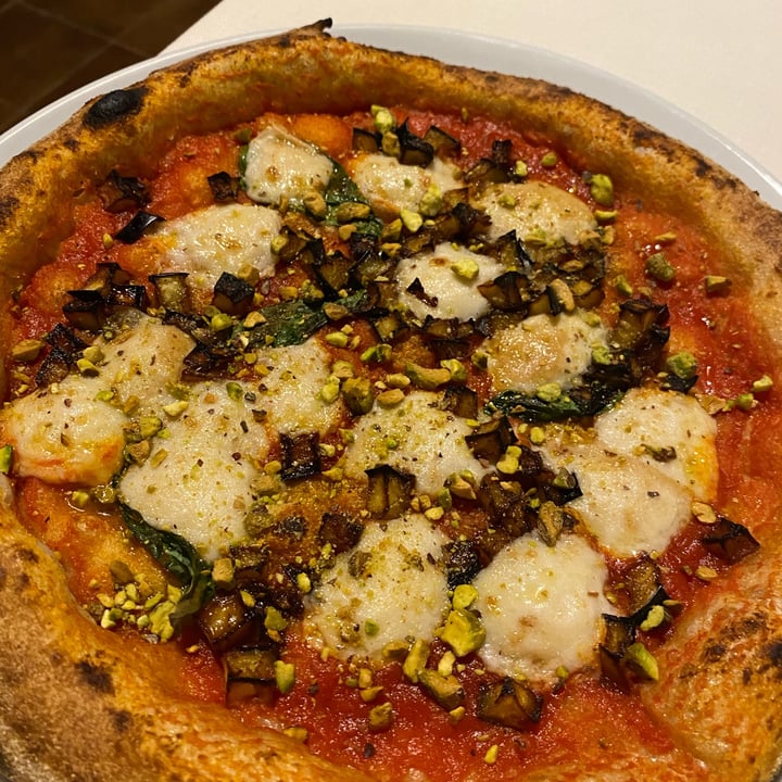 photo of Ristorante Agrolago pizza melanzane shared by @giuliaghil on  13 Aug 2023 - review