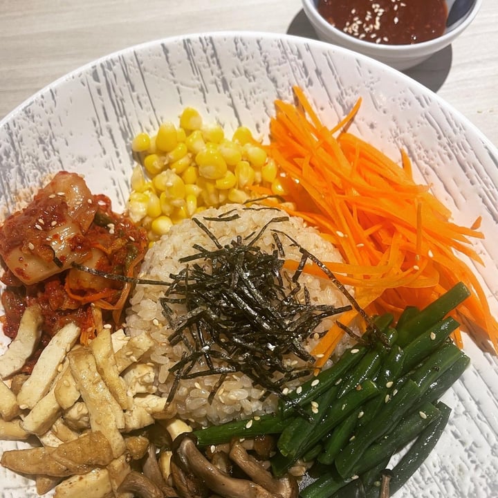 photo of iVegan Bibimbap shared by @greenbovine on  29 Apr 2023 - review