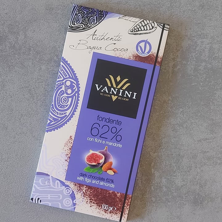 photo of Vanini Cioccolato fondente 62% con fichi e mandorle shared by @elenabersan on  01 Jul 2023 - review