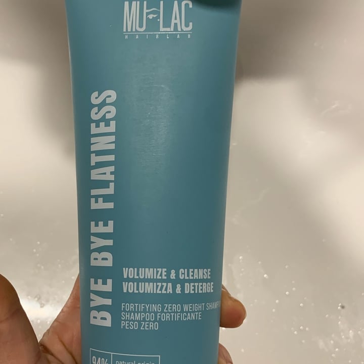 photo of Mulac cosmetics Bye bye flatness - shampoo fortificante shared by @chiaracarbone on  03 Apr 2023 - review