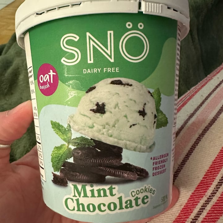 photo of Snö Mint Chocolate cookies shared by @nowmakeitvegan on  11 May 2023 - review