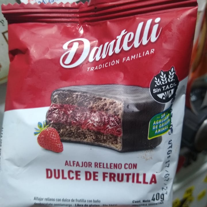 photo of dantelli Alfajor De Chocolate relleno con dulce de frutilla shared by @silviov on  05 Jun 2023 - review