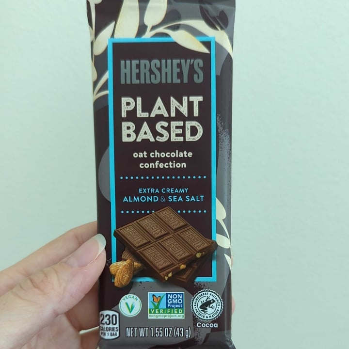photo of Hershey's plant based oat chocolate confection almond & sea salt shared by @regimack on  06 Jul 2023 - review
