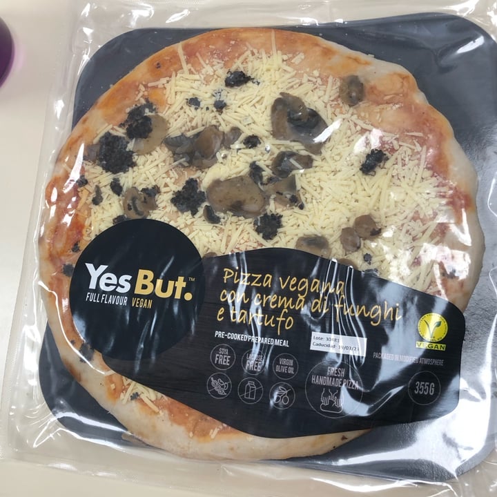 photo of Yes But. Pizza de champiñones y trufa shared by @ursarap on  09 May 2023 - review