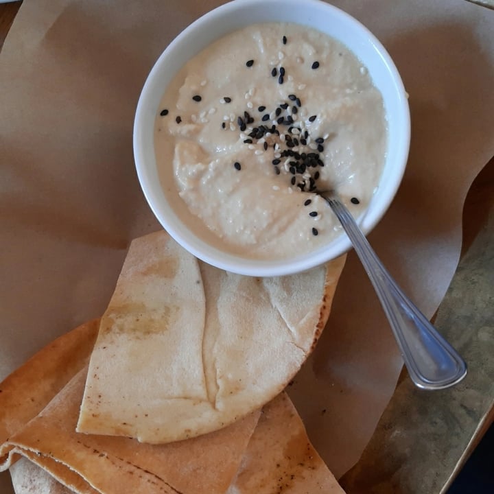 photo of Vivi Bistrot Hummus Con Pita Croccante shared by @euphorian on  17 Jun 2023 - review