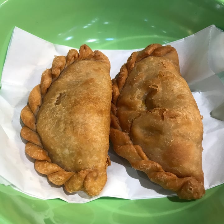 photo of Gokul Raas Plant-Based Curry Puff shared by @ziggyradiobear on  29 May 2023 - review
