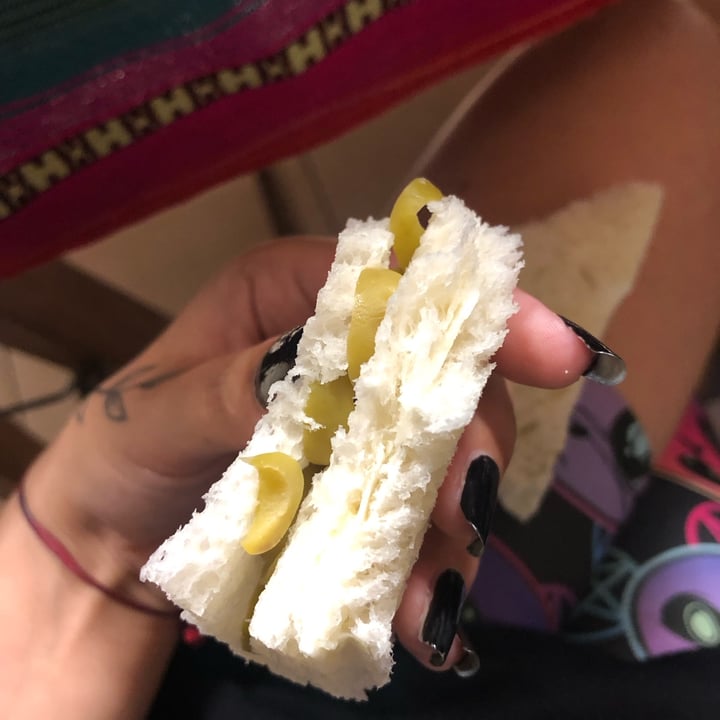 photo of Vegan Sandwich Sandwich de aceituna & queso vegetal shared by @xcuasidelictualx on  23 Jan 2023 - review