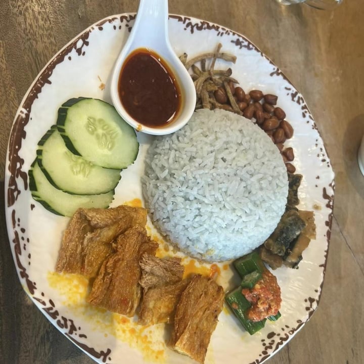 photo of Lotus Vegetarian Restaurant Nasi lemak shared by @falafel090909 on  23 Jan 2023 - review
