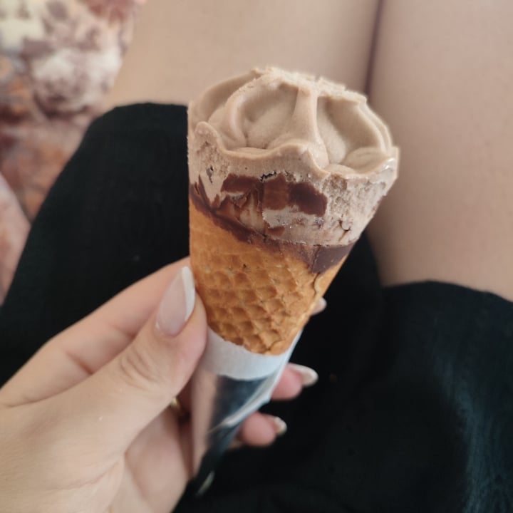 photo of Vemondo waffle cones chocolate and caramel shared by @flouredfingers on  30 Jul 2023 - review