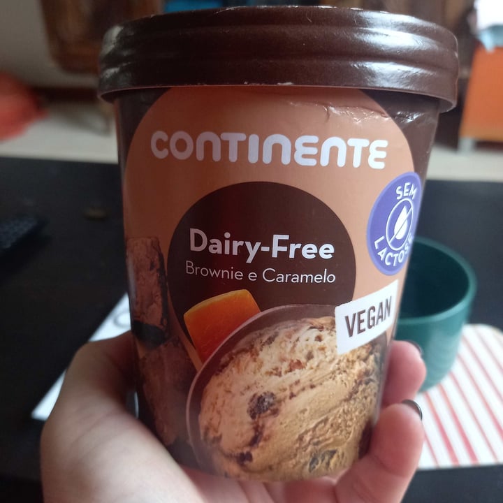 photo of Continente Dairy free Brownie E Caramelo shared by @patinhaspatolas on  23 Apr 2023 - review