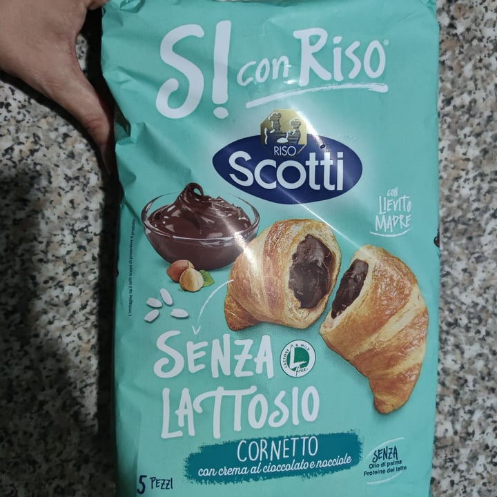 photo of Sì Con Riso Cornetto con crema al cioccolato e nocciole shared by @genea on  08 Aug 2023 - review