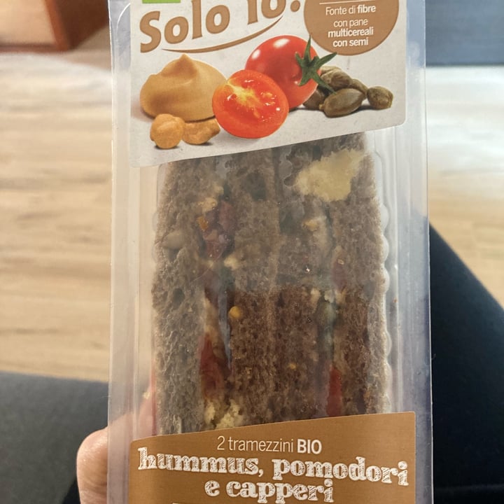 photo of Solo io! Tramezzino Hummus Pomodori E Capperi shared by @vegvaleria on  31 May 2023 - review