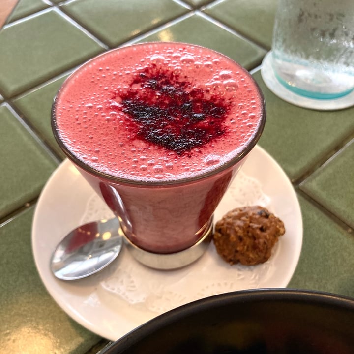 photo of Privé Tiong Bahru Beetroot Soy Latte shared by @kathedrals on  09 Apr 2023 - review