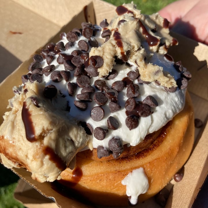 photo of Cinnaholic Cinnamon rolls shared by @cosmicgoddess on  22 Dec 2022 - review