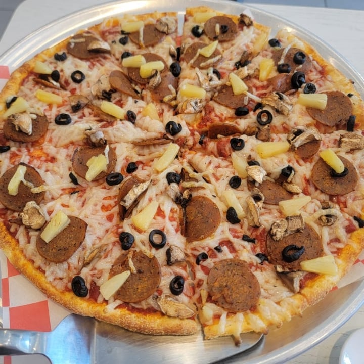 photo of Pizza Twist - Winchester, VA Vegan Pepperoni And Cheese Pizza shared by @nittene on  26 Jul 2023 - review
