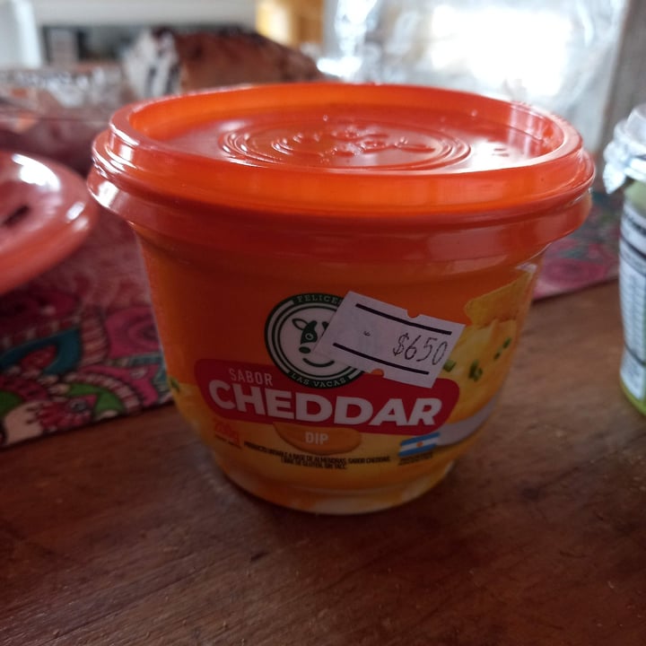 photo of Felices Las Vacas Untable de Almendras Sabor Cheddar shared by @luisanastier on  30 Jul 2023 - review