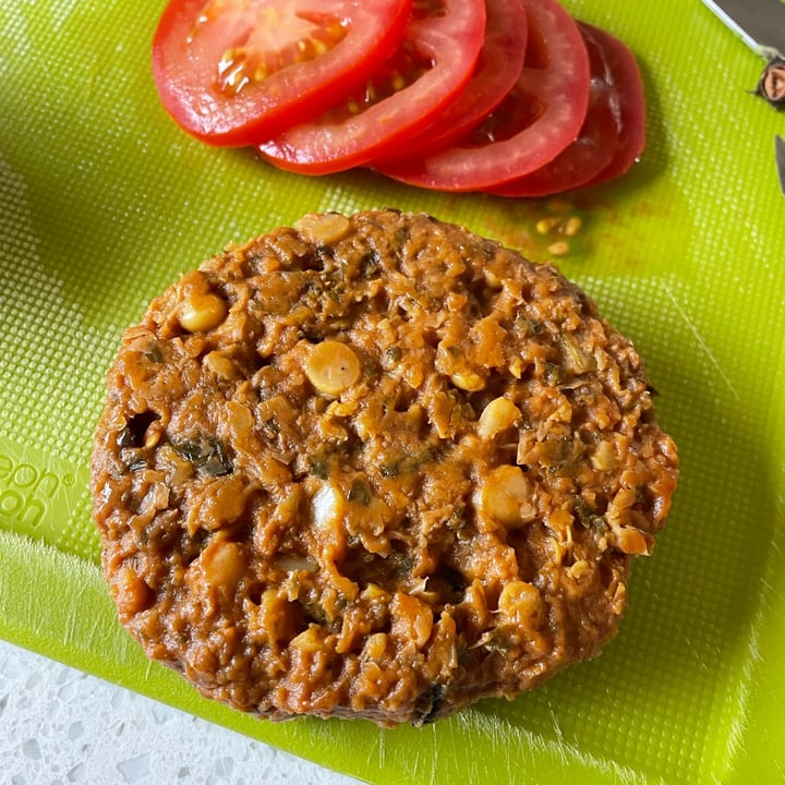 photo of Wildly good Smokey Cauliflower Burgers shared by @izzyrosemary on  03 Mar 2023 - review