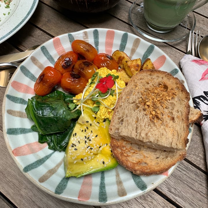 photo of L’Herbanyste Vegan Breakfast Scramble shared by @thecherryhoang on  18 Apr 2023 - review