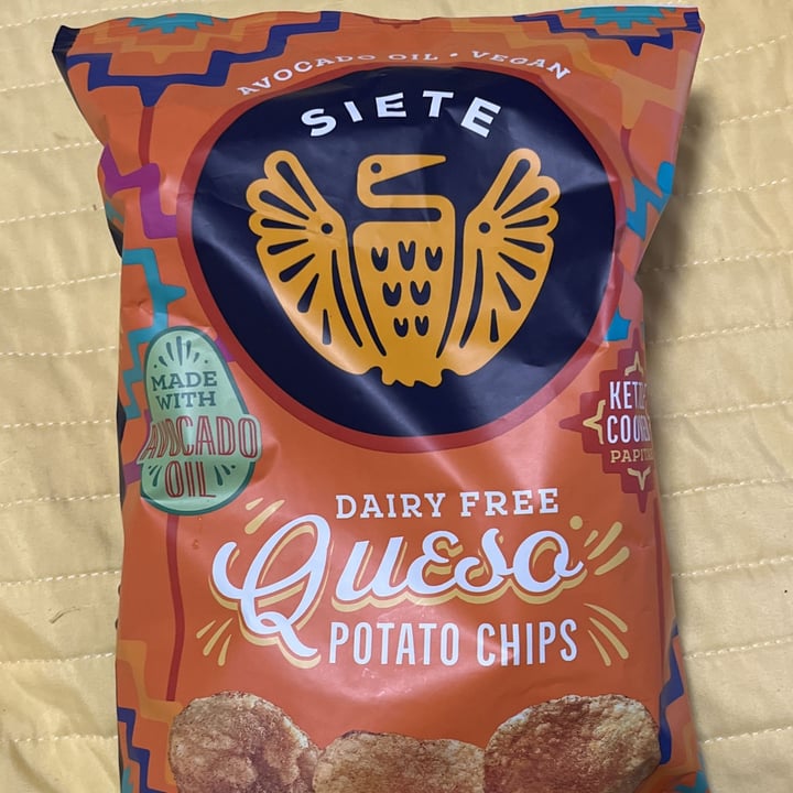 photo of Siete Family Foods Dairy Free Queso Potato Chips shared by @allcowsfeelpaingoveg on  13 Jan 2023 - review