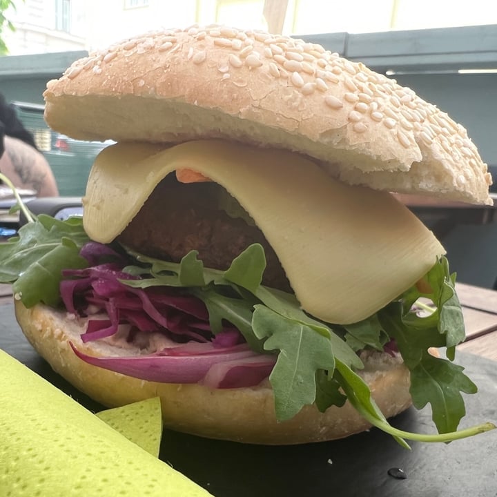 photo of Veggiezz Veggiezz Beyond Meat Burger shared by @hungrybear on  30 Jul 2023 - review