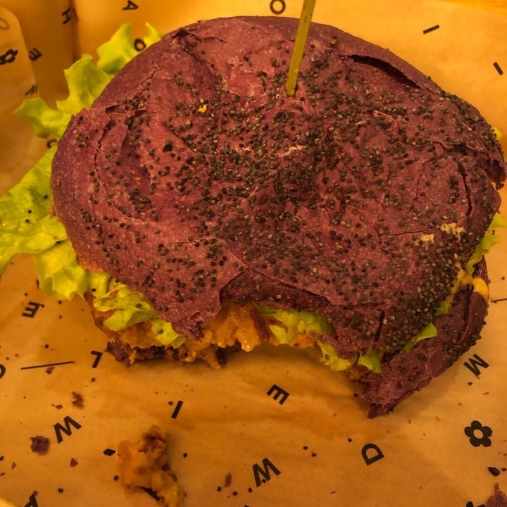 photo of Flower Burger Purple Cheesy shared by @frappa on  24 Jan 2023 - review