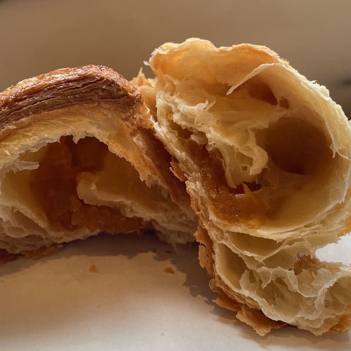 photo of Wulf & Lamb Apricot jam croissant 🥐 shared by @bryanvegan on  27 Jan 2023 - review