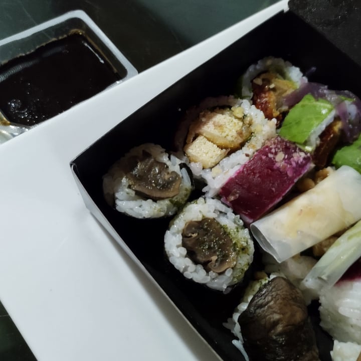 photo of Jiro sushi Combo Vegan X15 shared by @pasteleleriaveganaaf on  31 May 2023 - review