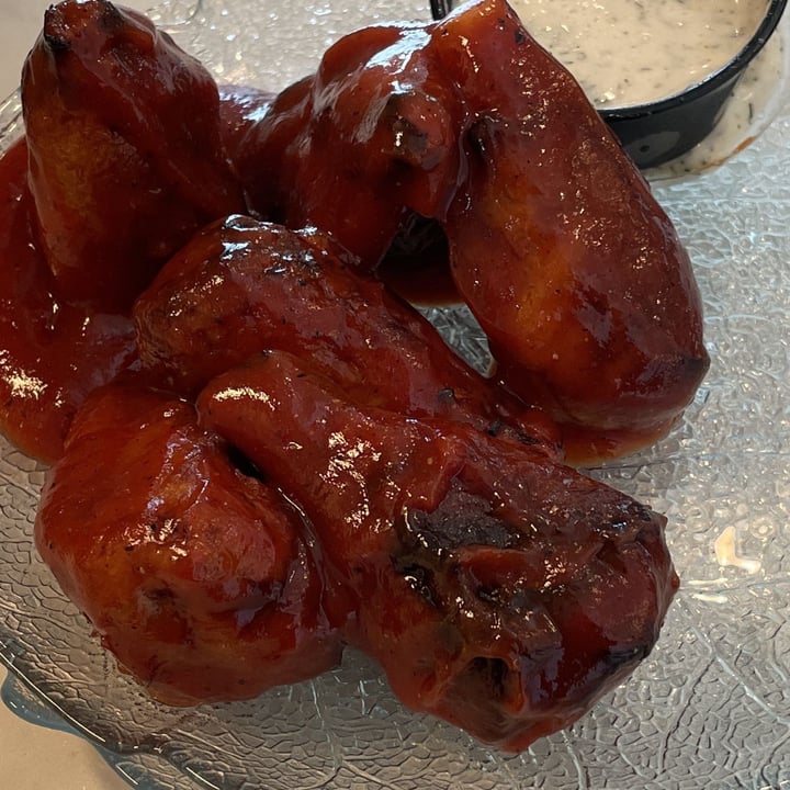 photo of Boxcar Pizza BBQ Wings shared by @herbivoracious on  02 Apr 2023 - review