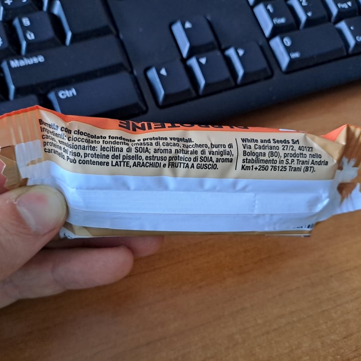 photo of White seeds Vegan Protein Bar Caramel And Dark Chocolate shared by @kristhesfiguz on  04 Aug 2023 - review